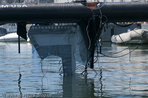 The recovery of US 17 - Oracle Team US - Haulout Pier 80 © Erik Simonson www.pressure-drop.us http://www.pressure-drop.us